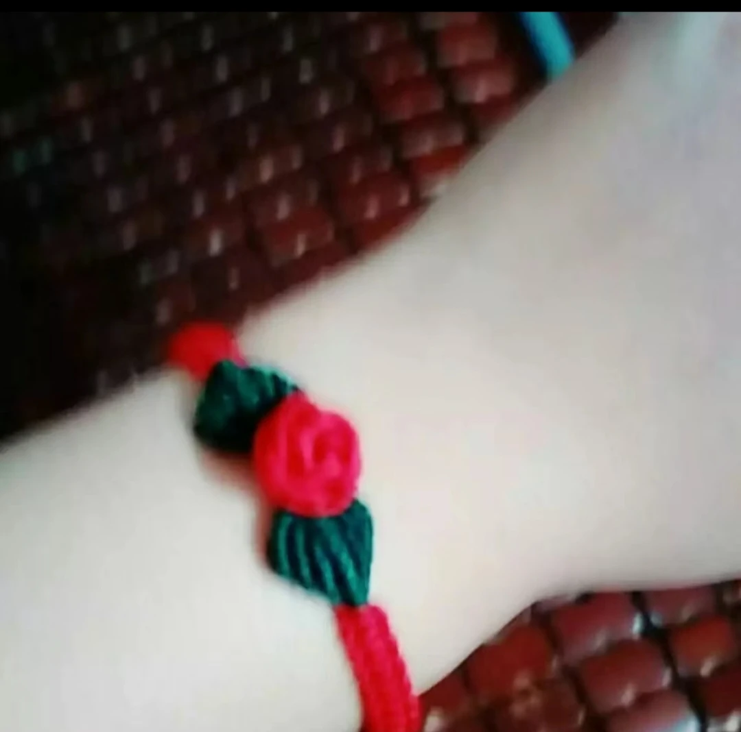 成品手工编织玫瑰花女生红绳手链可以调节