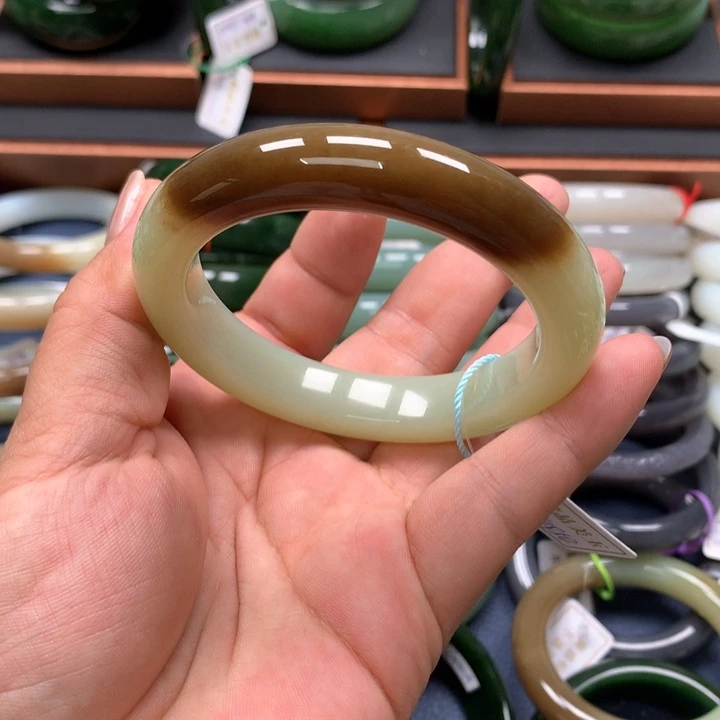 【闪购商品】未镶嵌手镯和田玉