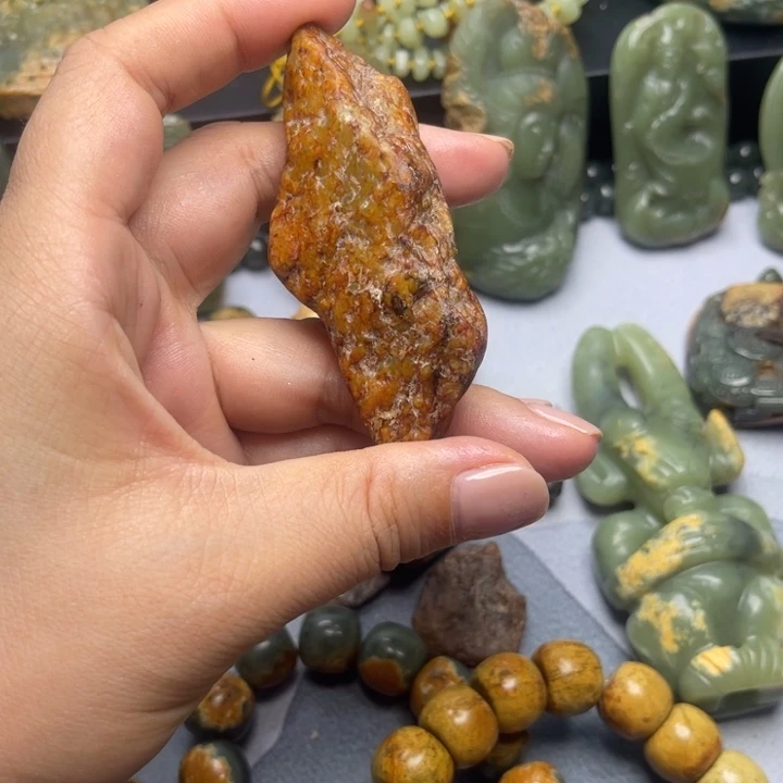 梦***场岫岩河磨玉（透闪石质玉）未镶嵌珠宝奇石