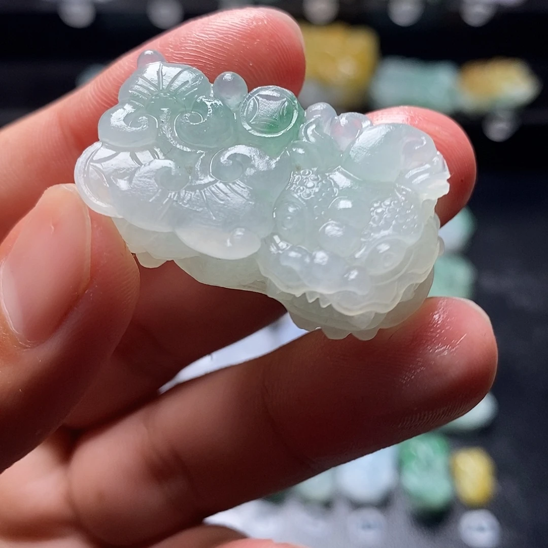 定制翡翠未镶嵌毛货半糯冰飘绿花口含珠霸王貔貅
