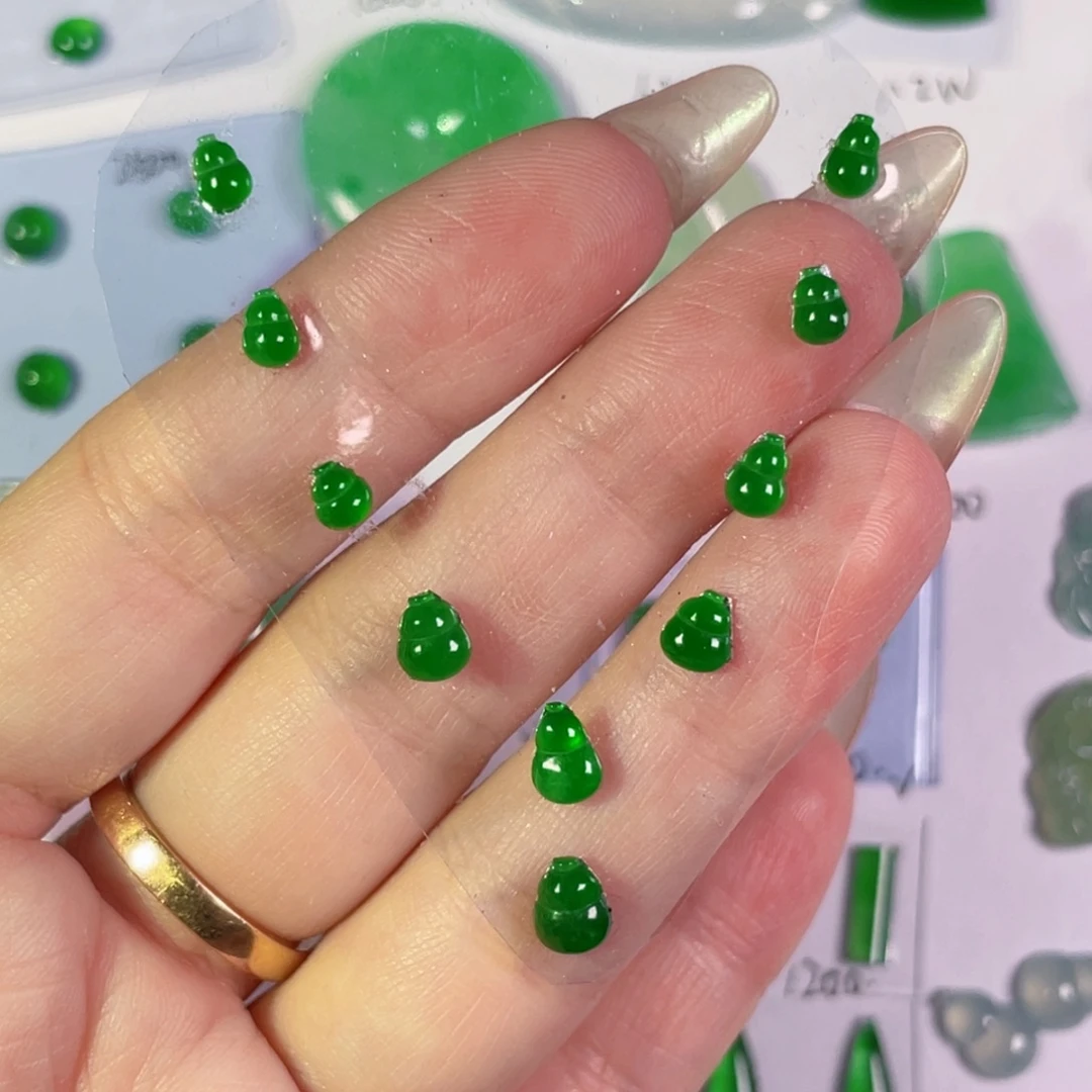 翡翠未镶嵌颈饰裸石