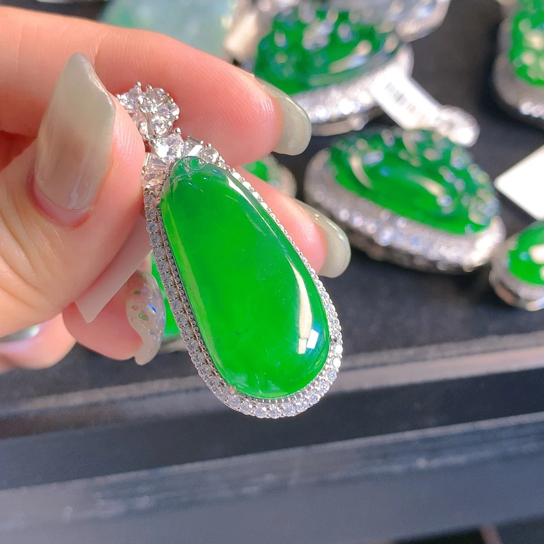 翡翠颈饰银S925镶嵌翡翠