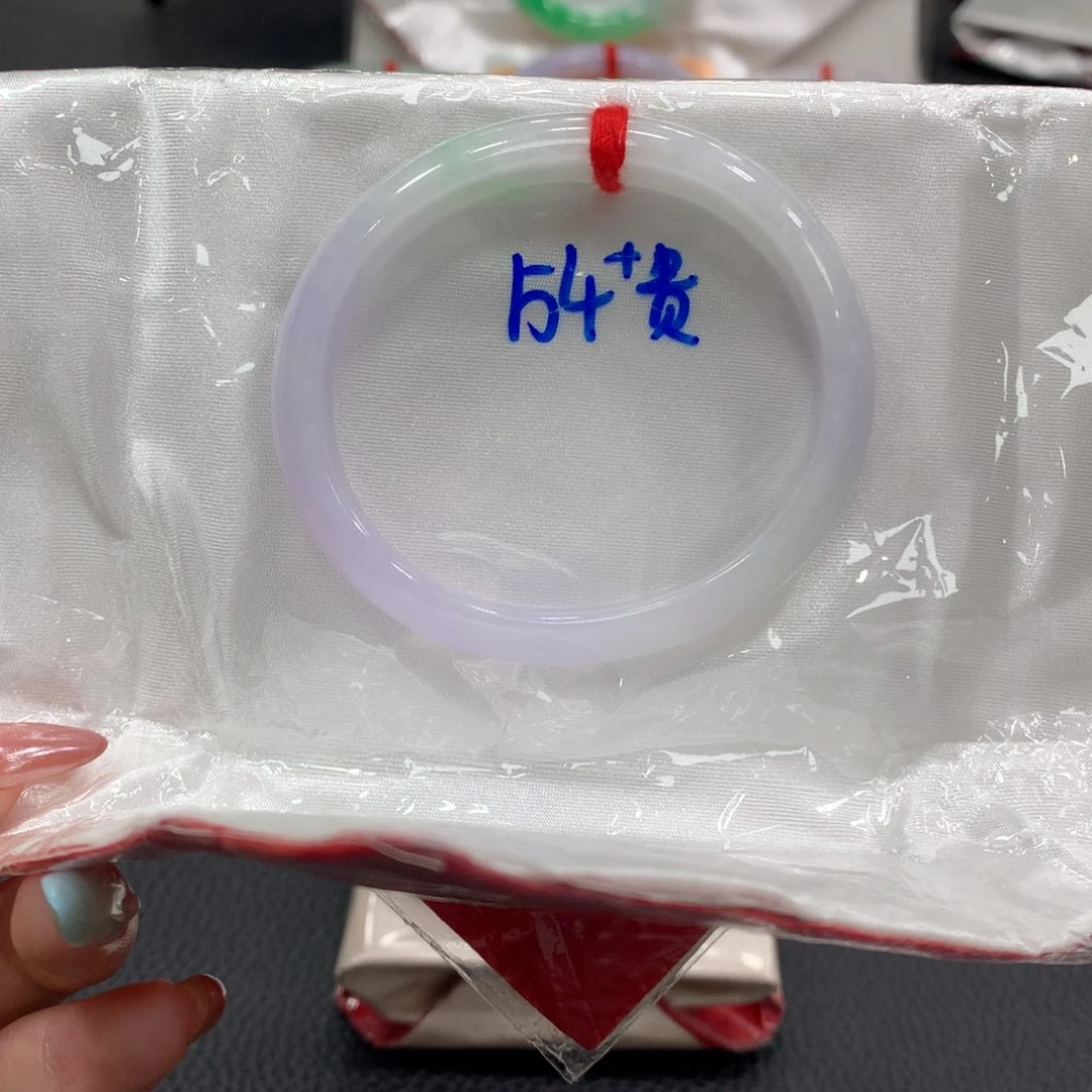 翡翠手镯未镶嵌贵妃