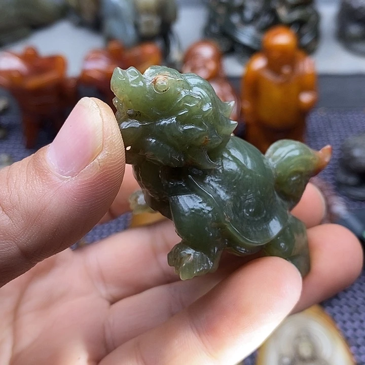 未镶嵌蛇纹石玉颈饰