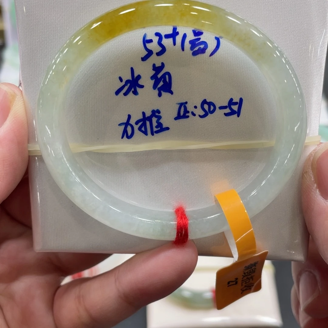 翡翠手镯未镶嵌翡翠