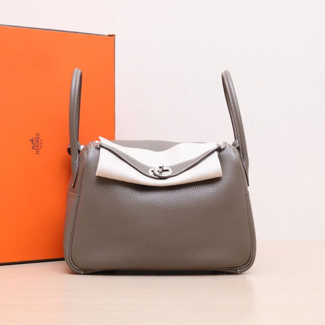99新 Hermes/爱马仕 小花攀攀 Lindy 26 大象灰 TC C刻 银扣