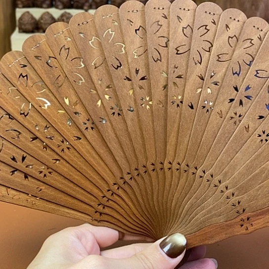 老山檀香小把苏扇带底座