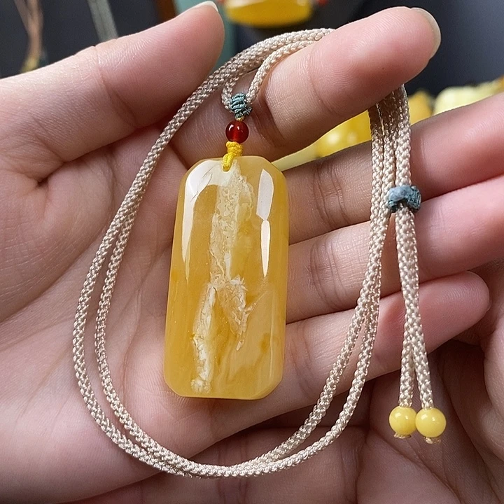 琥珀未镶嵌裸石无事牌