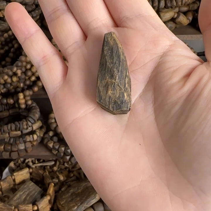 珠串奇楠沉香沉水小吊坠2.9克