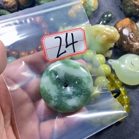 未镶嵌蛇纹石玉手链