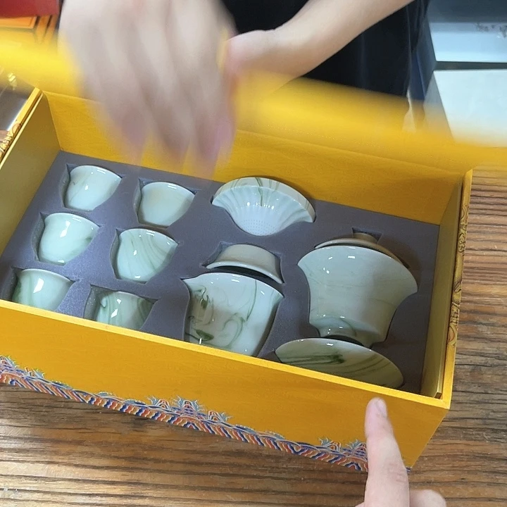 孤品茶具套装等。