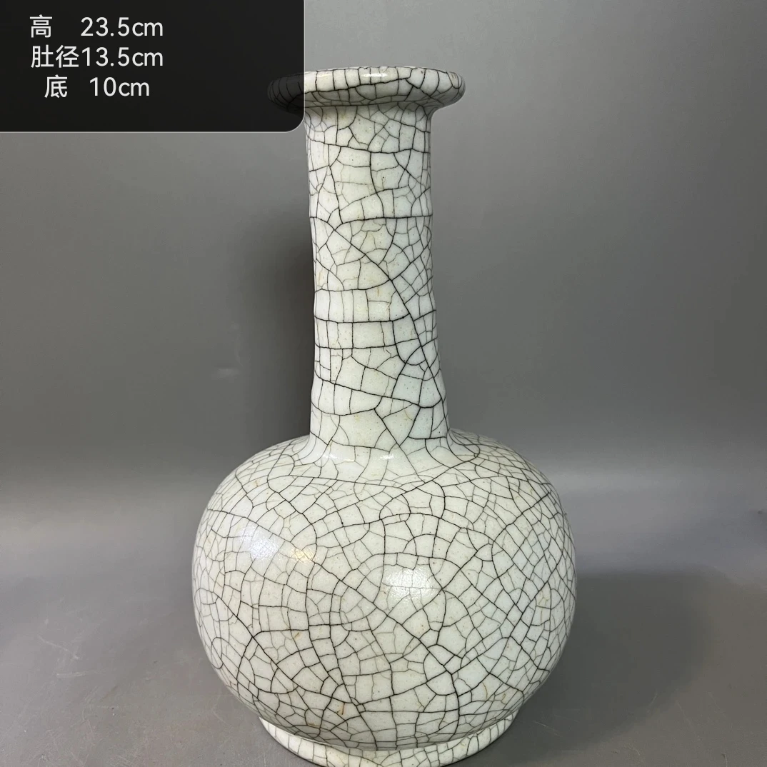 哥窑瓷器月白釉竹节瓶
