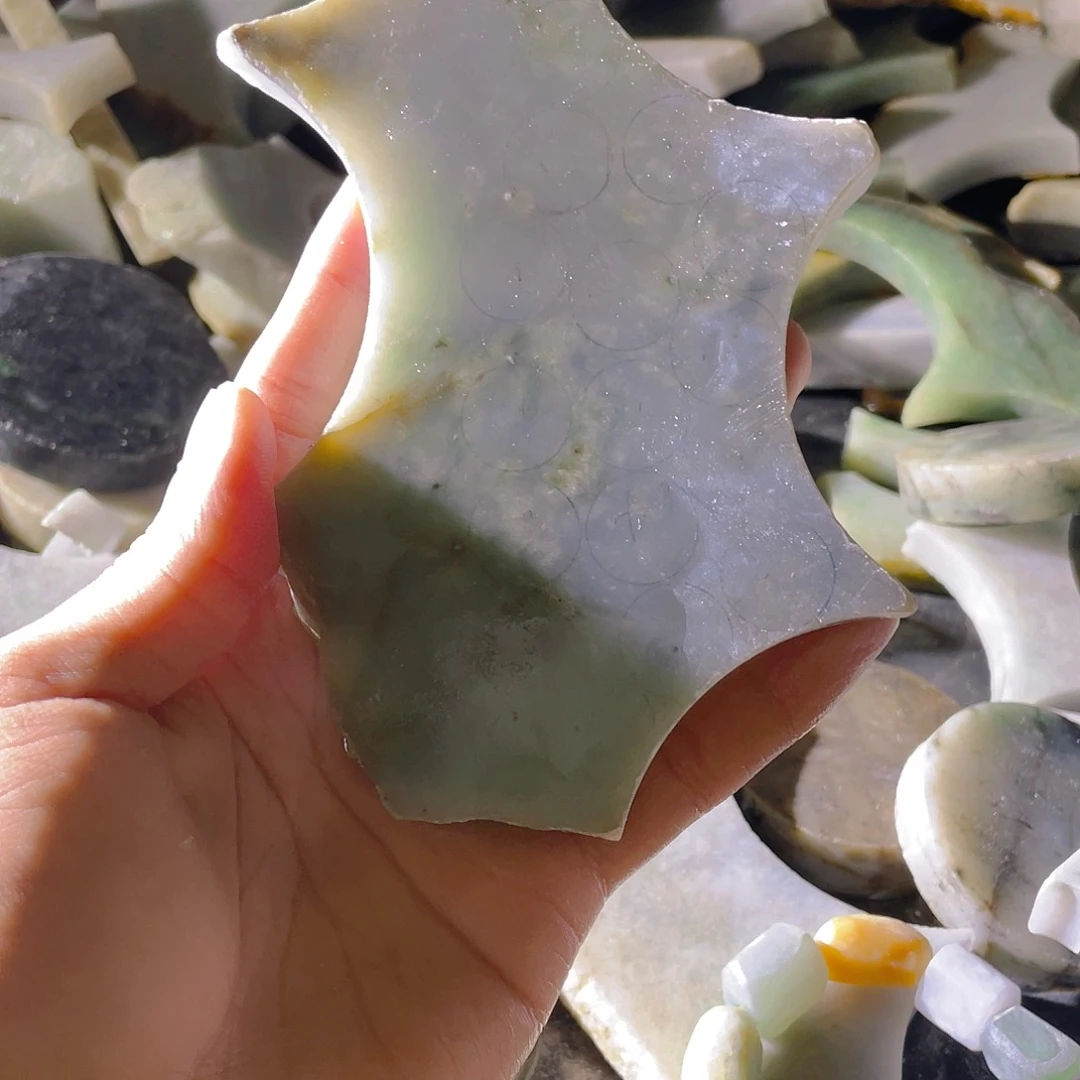 翡翠挂件未镶嵌翡翠毛料片料