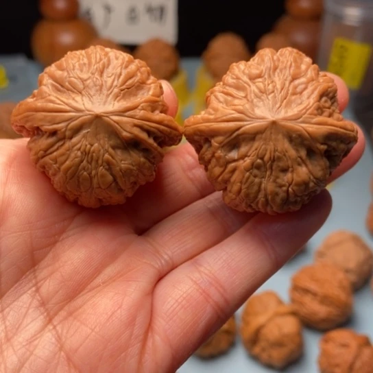 文玩核桃吊坠铁锤精对 38