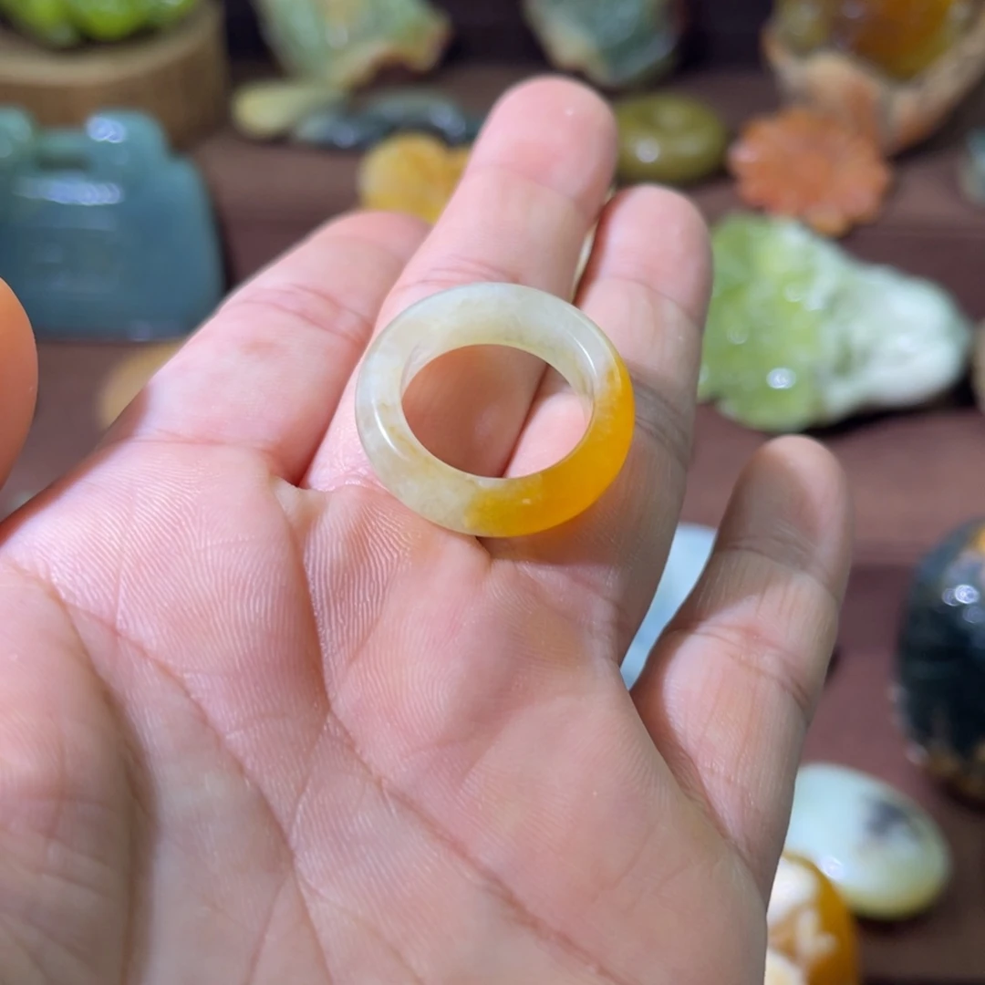 乐***扬蛇纹石玉未镶嵌颈饰