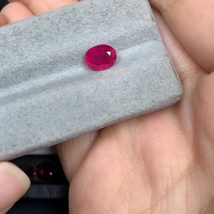红宝石裸石1.72ct缅甸鸽血红红宝石