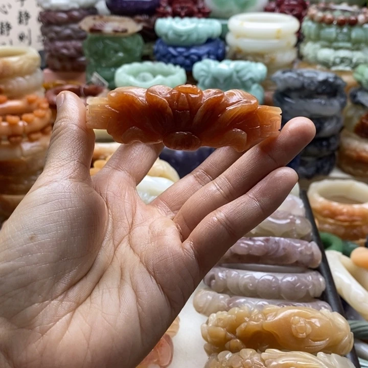 灯***珊石英岩玉未镶嵌手镯