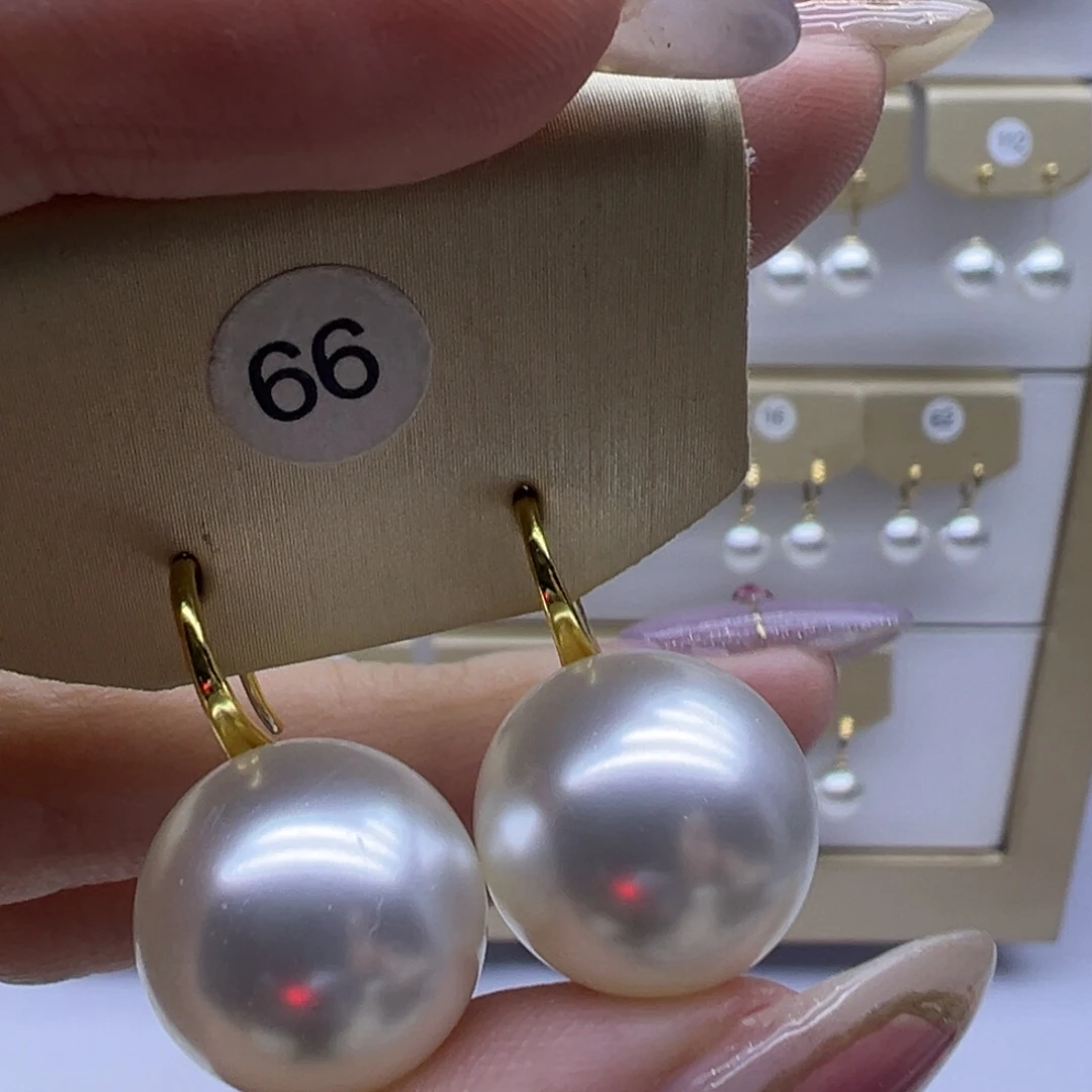 淡水珍珠18K金镶嵌耳饰