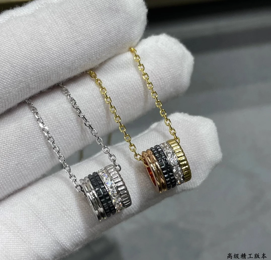 合金陶瓷项链 黑白转动陶瓷项链女V金镀金吊坠小众高级感锁骨链