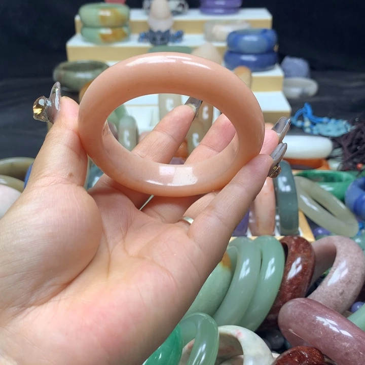 未镶嵌手镯石英质玉玉*