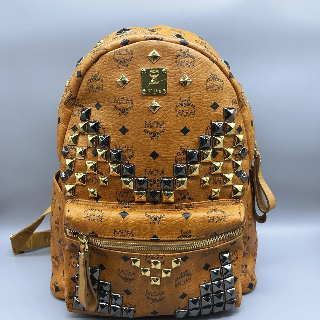 95新 MCM  干邑色铆钉双肩包   1666 9657