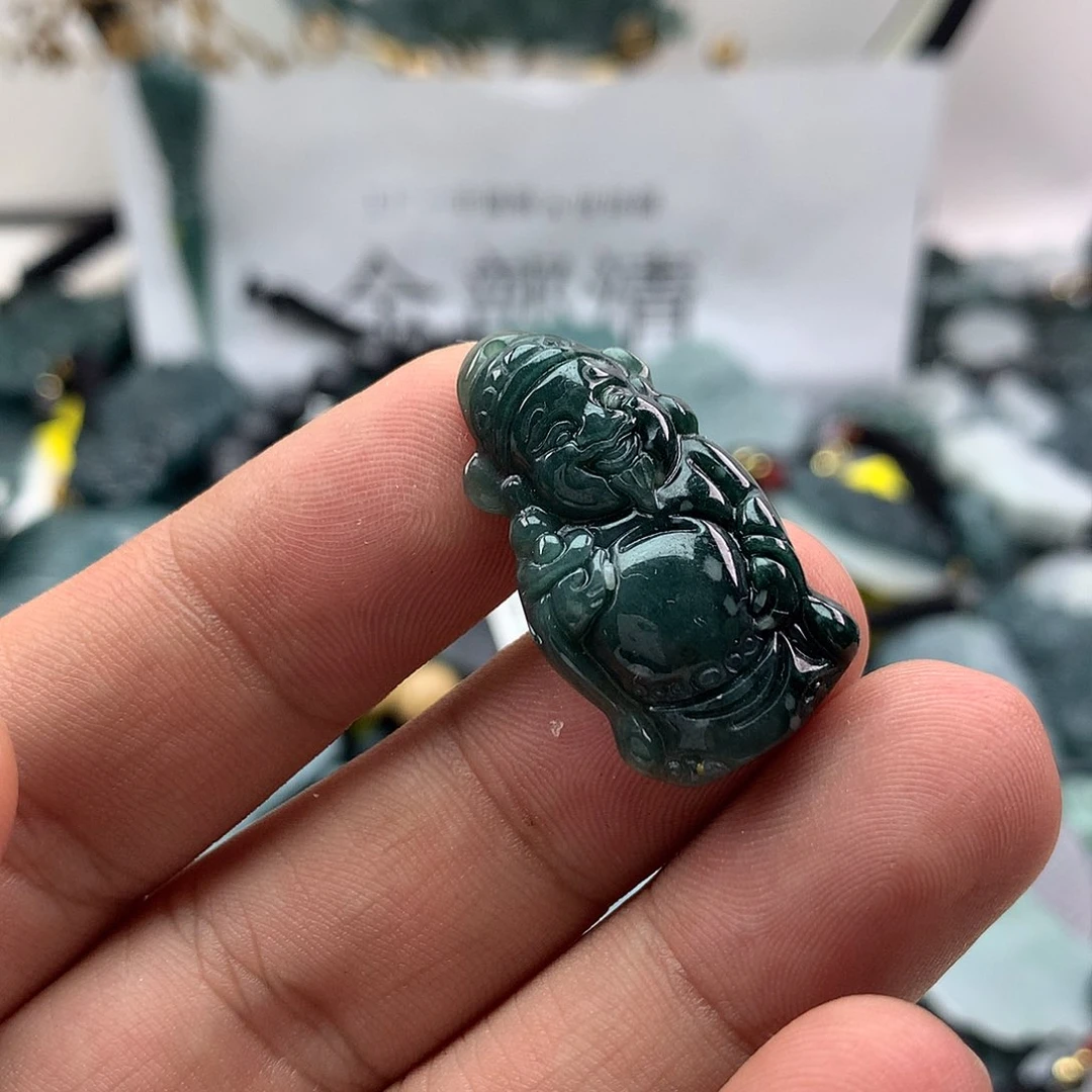 翡翠未镶嵌颈饰财神