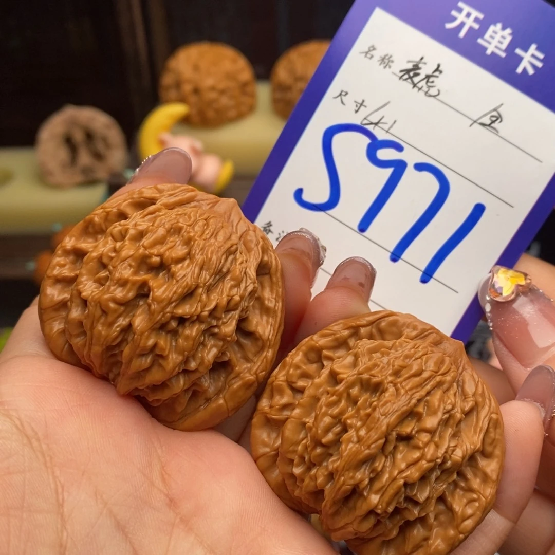 文玩核桃吊坠麦虎