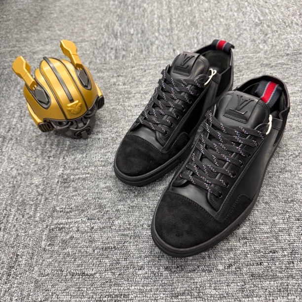 95新 LouisVuitton/路易威登 /40码/黑色弹力板鞋