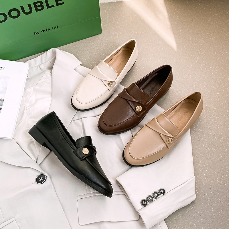 真皮单鞋黑色小皮鞋女英伦风2025秋季新款百搭平底大码工作鞋44