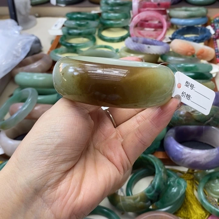 未镶嵌手镯石英质玉贵*
