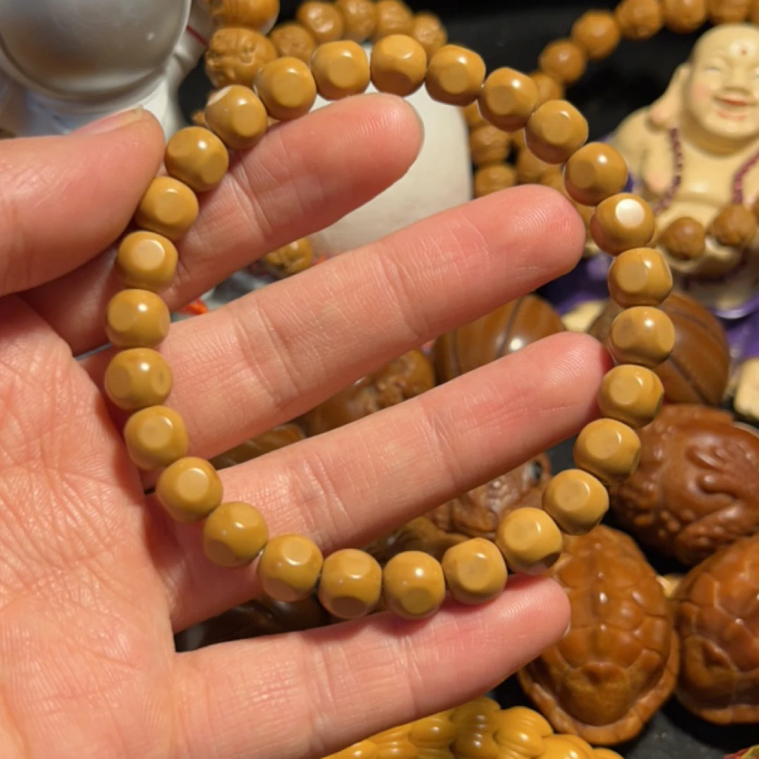 猴头雕刻0.8六方微瑕手串