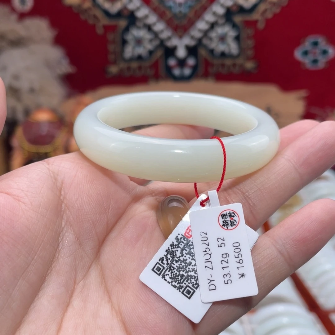 未镶嵌手镯和田玉优雅和田玉手镯