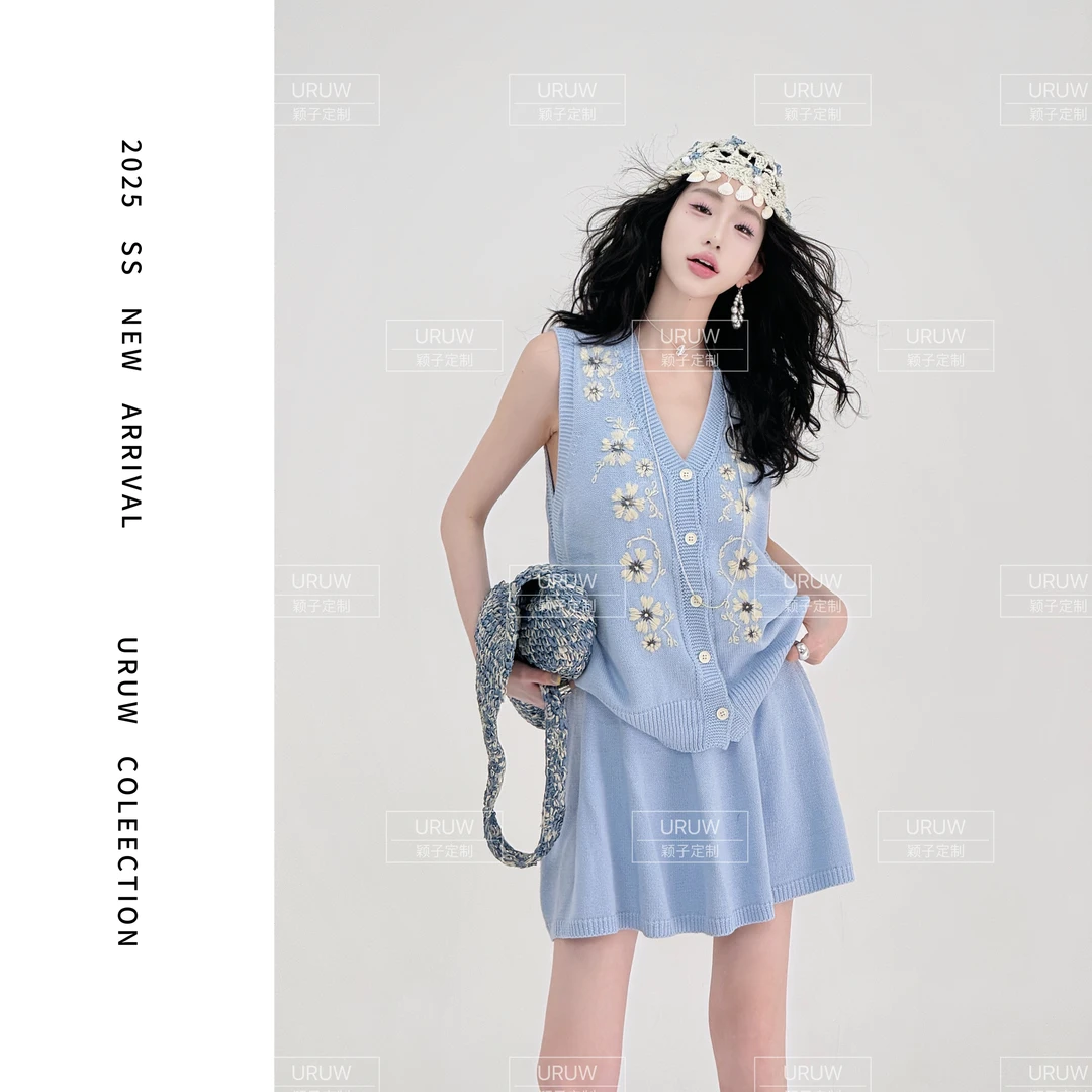 【海蒂日记】重工V领绣花针织马甲上衣女休闲风高腰短裙套装 9155