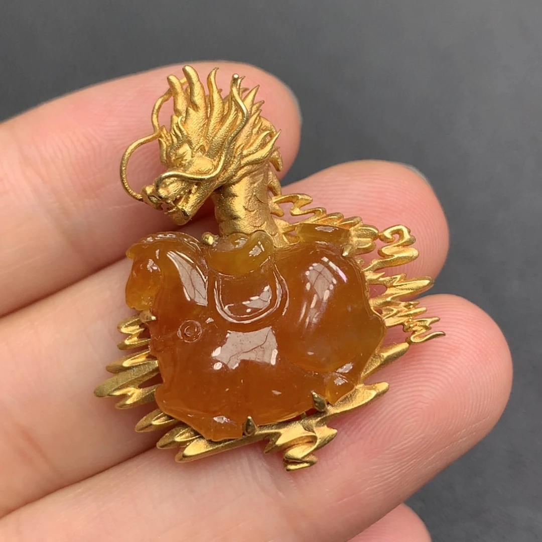 颈饰18K金镶嵌翡翠