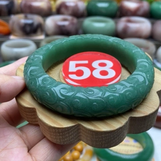 未镶嵌手镯石英质玉