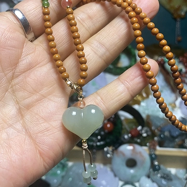 翡翠未镶嵌吊坠(赠链)