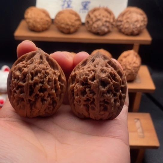 读***赖吊坠文玩核桃小众