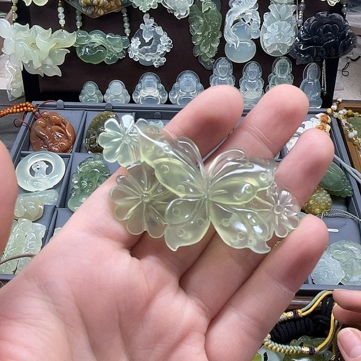 蛇纹石玉未镶嵌颈饰