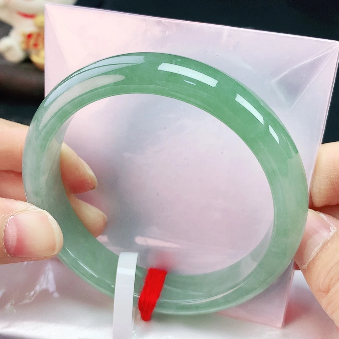 翡翠手镯未镶嵌59圈