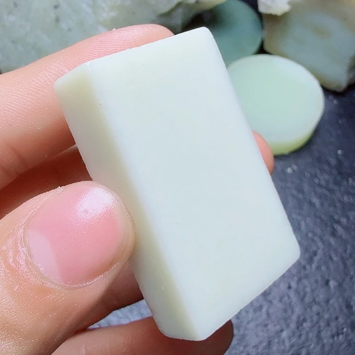 和田玉（糖玉）未镶嵌珠宝奇石