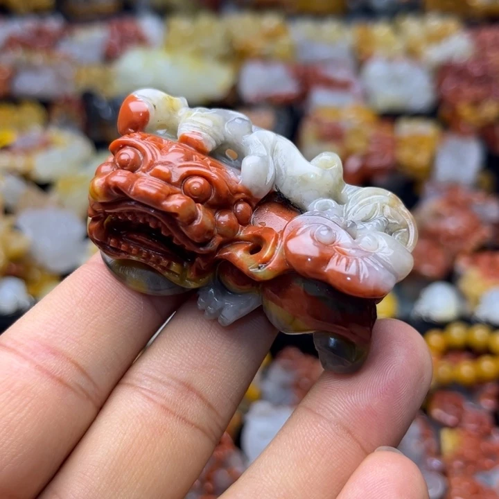 石英质玉（黄龙玉）未镶嵌颈饰