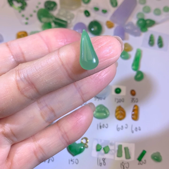 翡翠未镶嵌套链水滴