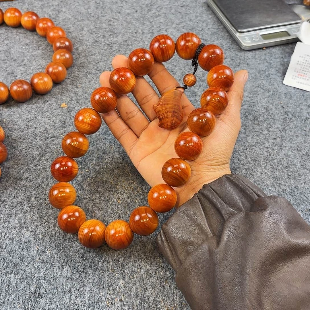 崖柏2.5鸽血红沉水手持