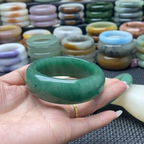 石英岩玉未镶嵌手镯