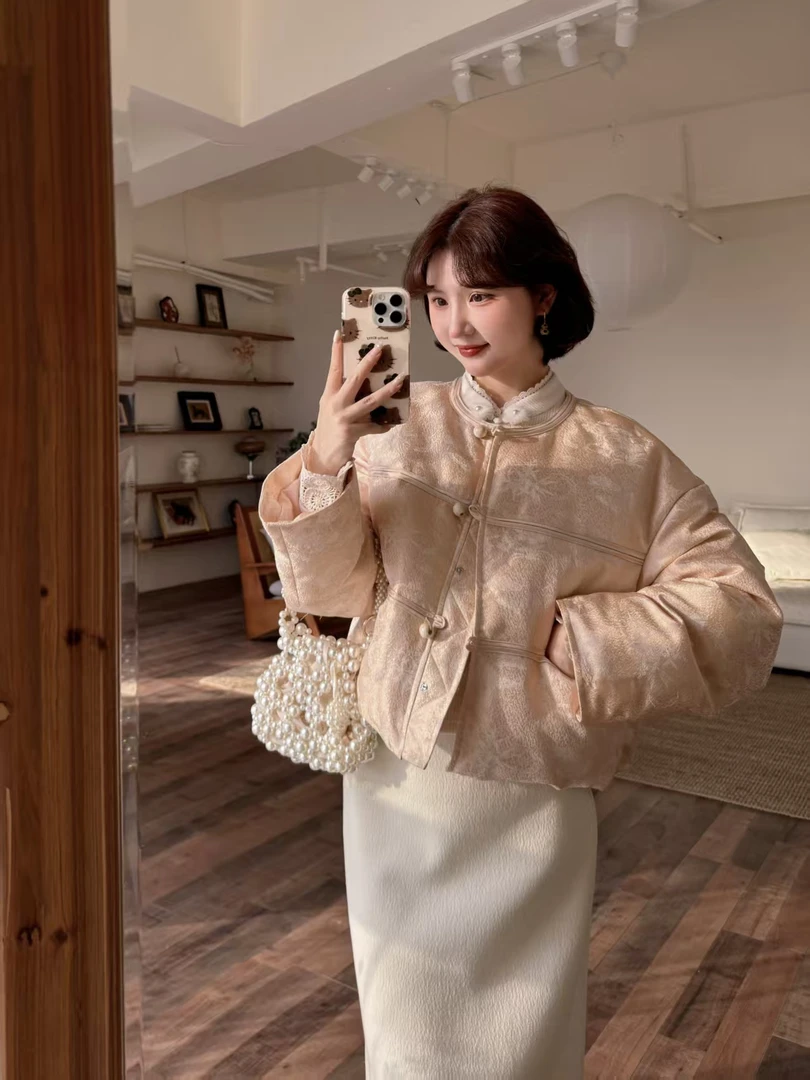 蕾英俊-锦意-新中式提花国风复古新国标90白鸭绒羽绒服-JFM6938