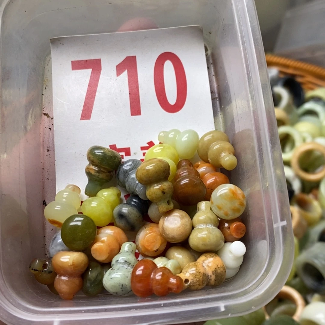 蛇纹石玉挂坠未镶嵌