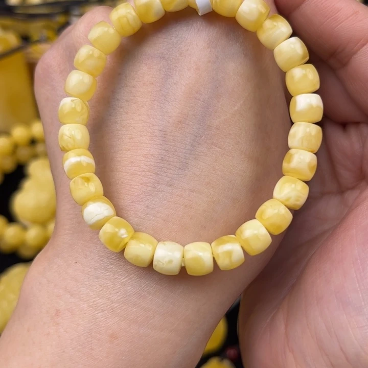 琥珀未镶嵌颈饰琥珀