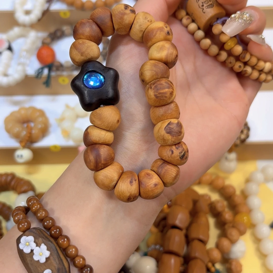 星月菩提吊坠崖小柏