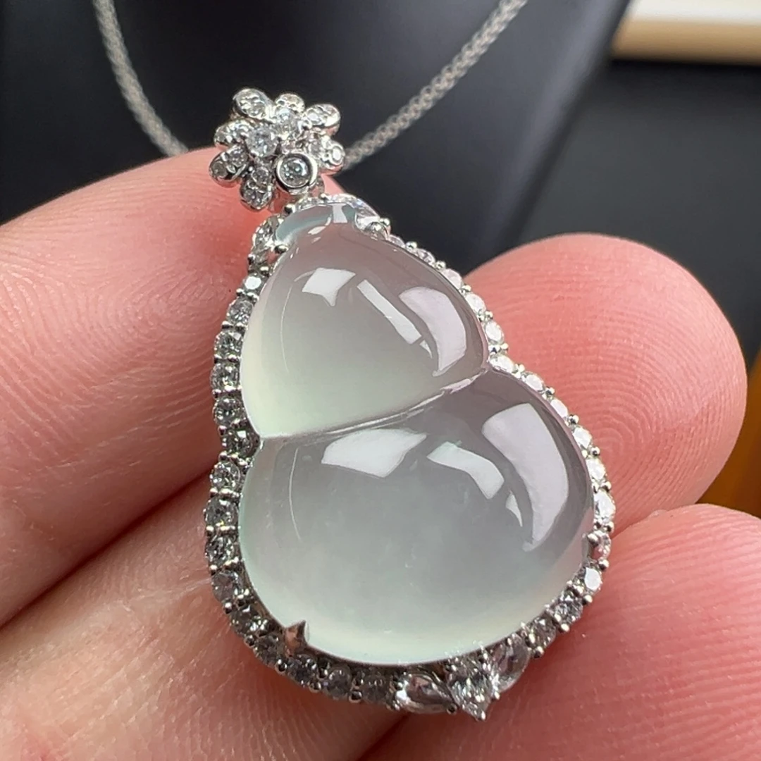 翡翠18K金镶嵌颈饰葫芦18