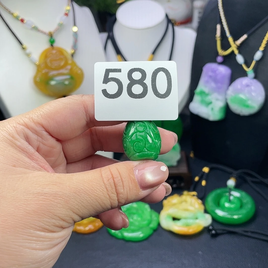 翡翠未镶嵌吊坠(赠链)